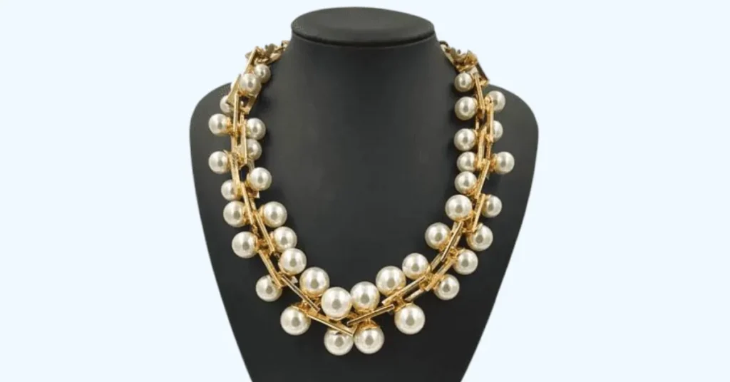 beautiful pearl necklace